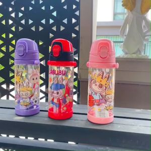 กระติกน้ำลาย Labubu 500 ml - มีทั้งหมด 4 ลาย - พร้อมสายสะพายยาว - รุ่นหลอดนิ่ม - งาน BPA free - พลาสติกยืดหยุ่น ไม่ตกแตกง่าย