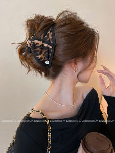 Retro Leopard Patterned Large Triangle Clip Shark Bite Style Womens Hair Accessory Elegant Feel New 2025 Overhead Bun Hairstyle