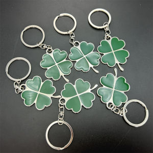 2pcs lucky four-leaf clover key chain creative car key chain pendant for men and women couples creative ring chain personality
