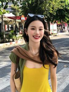 ชุดเดรสยาวแขนกุดคอตั้งแขนสั้นสีเหลือง ชุดสองชิ้น ดีไซน์ใหม่ ฤดูร้อน 2025 ชุดเดรสยาวเอวสูงทรงเอเข้ารูปสำหรับใส่ไปทำงาน