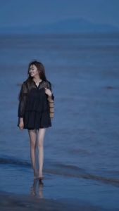 Set Váy Đầm Đi Biển Baby Doll Dài Tay 🦋 Đen Trắng Xếp Tầng Nữ Tính Thiết Kế Độc Lạ Chất Tơ ( Sẵn + Ảnh Clip Thật)