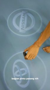 Premium USB lampu logo PINTU mobil LED USB CHARGING Transformer