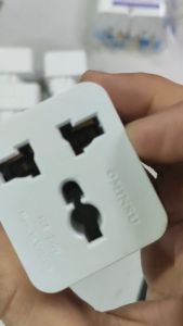 Đầu nối điện đa năng Ominsu P39 chuyển chân cắm 3 chấu sang 2 chấu