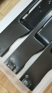 RN1Racing แผ่นปิดท้ายรถยนต์ NISSAN NAVARA D40 ปี 2006-2014 พร้อมน็อต สีดำ