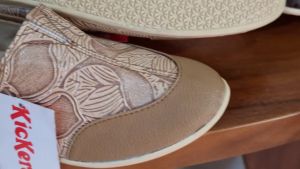 Sepatu Slip On Wanita Terbaru 2024: Model Batik Kekinian & Kualitas Tinggi