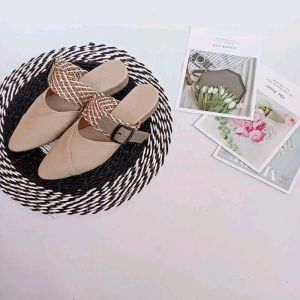 Mecca cream sandal mules wanita