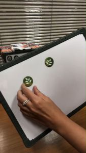 เครื่องแม่เหล็กๆ กระดานไวท์บอร์ด ราคาที่ถูกต้อง 2 ชิ้น พร้อมปากกา+magnet 2 ชิ้น #๋JL-112 / JL-113