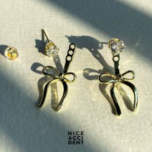 🦢 nice accident 🩰✨ t Blink Heart and Star Bow Stud Earrings | ต่างหูดีไซน์พิเศษ ถอดแยกชิ้นได้ ประดับ gems หัวใจ และ ดาว แวววาว