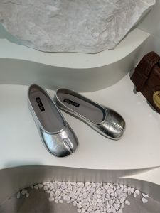 รองเท้าส้นแบนแบบสวมสำหรับผู้หญิง ทรงหัวมน ส้นแบน แฟชั่นฤดูใบไม้ผลิและฤดูใบไม้ร่วง รองเท้าสวมแบบสวมสบาย ส้นแบน ทรงหัวมน