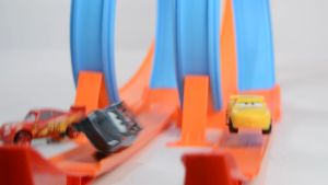 Track Racing Car Mainan Anak Mobil Balap Seluncuran 2 Jalur Lintasan Hot Wheel Diecast