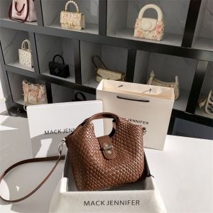 Luxurious Knitted Genuine Leather Tote Bag Womens Single Shoulder Crossbody Bag Vintage Feel Commute Friendly Soft Handle