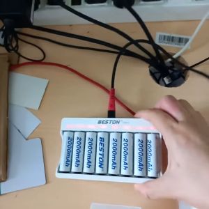 Bộ Sạc 8 pin AA AAA Beston C9010 cho pin sạc công suất lớn có tính năng sạc nhanh đèn báo