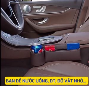 Khay để đồ khe ghế mẫu mới mới 2024 chất liệu da PU cao cấp kèm giá đỡ cốc nước tiện dụng. Màu sắc đen trắng kem nâu. phụ kiện 4 bánh
