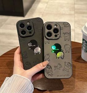 เคสโทรศัพท์กันกระแทกแบบแข็งลายการ์ตูนเลเซอร์น่ารักพร้อมสายรัดข้อมือขาตั้งสำหรับ iPhone 16 15 14 Pro Max Plus 13 12 Pro Max 11เคสโทรศัพท์สีดำอะนิเมะตลกสีดำสีเทาพร้อมเลนส์คลุมทั้งหมดป้องกันกล้องขายดี