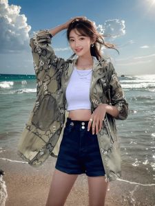 เสื้อผ้ากันแดดมีฮู้ดสำหรับคุณแม่วัยกลางคนในช่วงฤดูร้อนเวอร์ชั่นเกาหลีใหม่เย็บสีตัดกันแจ็คเก็ตบางๆ ป้องกันรังสียูวีสำหรับกลางแจ้งเสื้อผ้ากันแดดในช่วงฤดูร้อนที่ทันสมัย