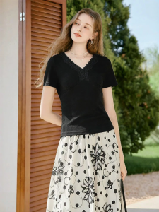 XIANGYING | Lace V-Neck Slim Fit T-Shirt