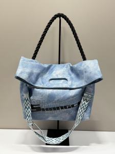 Casual Large Capacity Crossbody Bag Laptop Bag Commuter Bag Versatile Single Shoulder Sling Bag for Youth in Autumn Season