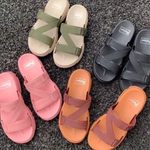 Falisar รองเท้าแตะรุ่นยาง แฟชั่นหญิง สไตล์เกาหลี รองเท้านิ่ม ไม่กัดเท้า พื้นนุ่ม พร้อมส่ง กันลื่น น้ำหนักเบา 4สี size37-41 No.2298