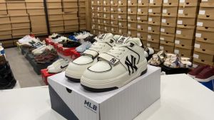 รองเท้าผ้าใบ MLB Chunky Liner - White NY รุ่นใหม่ มี6สี สายแฟห้ามพลาด! รับประกันสินค้า✨