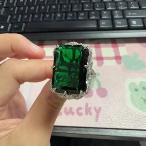 Huitan Octagon Shaped Women Big Ring Silver Color Party Modern Jewelry Inlaid Bright Green Cubic Zirconia Fashion Accessories