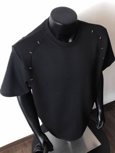 เสื้อยืดแขนสั้นผู้ชายสไตล์อเมริกัน ทรงหลวม คอลเลกชั่นฤดูร้อน โลหะปิด กางเกงขาสั้นทรงหลวม ใส่สบาย ลำลอง