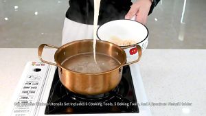Spatula Silikon Lubang Tahan Panas – Cocok untuk Wajan Anti Lengket