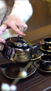 Bộ Ấm Chén Uống Trà Bộ Ấm Chén Bát Tràng - Thuận Buồm Xuôi Gió Men Đen Bóng