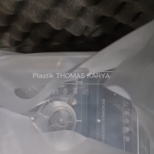 Kantong Plastik Dove 25x30 muat Mika Bento 4 Sekat isi 50 Softhandle Bag