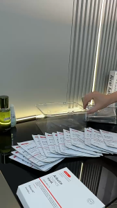 กล่องเก็บของบนเดสก์ท็อป ฝาพับ อะคริลิคใส กันฝุ่น กล่องเก็บของ ห้องนอน หอพัก สำนักงาน พร้อมฝาปิด ตะกร้าใส่ของเบ็ดเตล็ด