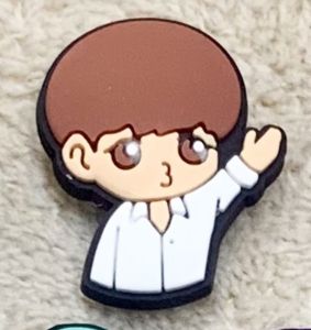 JBBT21 ตัวติดรองเท้ามีรู ” ชาว บี ที 2 1  ” 🌈👠shoe Charm “ we R  B T 2 1 ” สาวสายเกามีติดไว้ไม่เอาท์ งานดี ตรงปก ไม่ตกตา