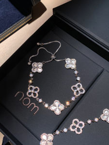 CAFFTI | Natural White Mother-of-Pearl Clover Bracelet