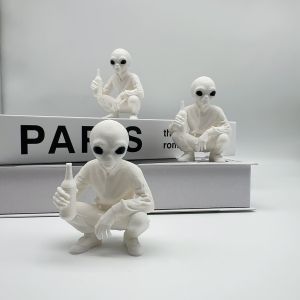 3D Printing Alien Leisure Squatting Statue Plastic Ornaments Suitable for Indoor/outdoor Desktop Office Balcony Home Decoration