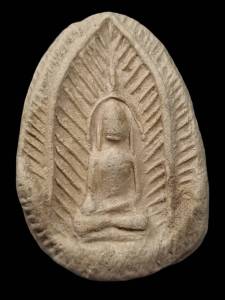 พระกลีบบัว นางเนื้อดินข้างรัศมี พระเนื้อดิน พระกรุ เนื้อดิน สวยงดงามสมบูรณ์ ติดหน้าตาชัดเจน พระกำแพง พระเนื้อดินหายาก พระหายาก