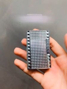 BẬT LỬA DUPONT HỌA TIẾT KIM CƯƠNG M-9 VÀNG BẠC - XÀI GAS