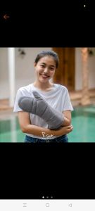 Sarung tangan oven anti panas tebal 3 lapisan Cengkraman kuat mudah digunakan.
