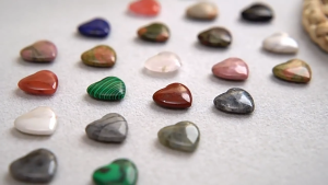 Rose Quartz Heart Crystal for Aquarium Decoration Vase Filler Pot Display Feng Shui Stone | Batu Kristal Kuartz Merah Jambu Bentuk Hati Hiasan Akuarium Pasu Bunga Batu Feng Shui