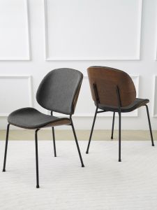 เก้าอี้ทานอาหารแบบเรียบง่ายสไตล์ยุโรปเหนือ ที่นั่งสบายสำหรับคอมพิวเตอร์และโต๊ะหนังสือ เก้าอี้สำหรับใช้ในบ้าน