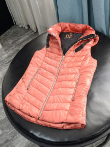 เสื้อกั๊กส่งออกต่างประเทศแบบออเดอร์ยุโรปเสื้อกั๊กบุใยฝ้ายมีฮู้ดความยาวปานกลางกันหนาวเบาพกสะดวกลำลองของแท้แมทช์ลุคง่ายแบบใหม่ฤดูใบไม้ร่วงและฤดูหนาวสำหรับผู้หญิง