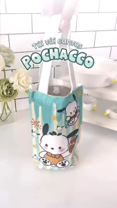 Túi Vải Đựng Bình Nước Mini Hình Sanrio Gấu Dâu – Tote Canvas Dễ Thương Cho Bé Đi Học Dã Ngoại