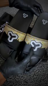 Rootly - Sandal Pria Slipper Motif Gold Piramid