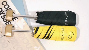 Glue Sunscreen Umbrella Portable UPF50 Mini Umbrella Flat Five-Fold Umbrella Folding Black Sports Outdoor Travel Payung Mini Anti-UV Lipat Mudah Alih 迷你防紫外雨伞