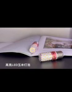 LED Botak Kuat Jagung Lampu Bohlam Hemat Energi E27E14 Sekrup Super Terang Tiga Warna Peredupan Lampu Lilin untuk Ruang Tamu dan Kamar Tidur