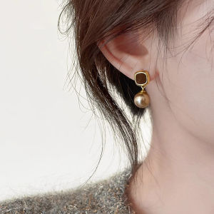 Pianist | Square Pearl Ear Studs