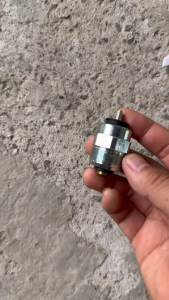 Núm báo tắt máy kia 14 tấn k3000 k165 k2700 huyndai 1 tấn dùng cho đuôi bơm cao áp