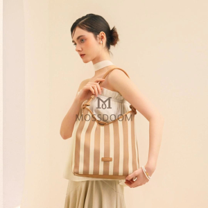MOSSDOOM Stria Bag กระเป๋าสะพายทรงสูง ดีไซต์ลายริ้ว น้ำหนักเบาเเมตซ์ง่ายกับทุกลุค