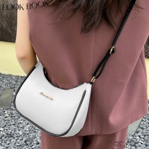 LEAShop แนะนำ กระเป๋าสะพายข้างแฟชั่น ทรงสวยทันสมัย งานซิปรอบ สามารถปรับระดับสายใช้งานได้ด้วย อย่างคุ้ม มากอย่ารอช้ากดจิ้มเข้าตะกร้าเลยค่า