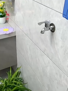 ก๊อกน้ำแบบสายอ่อน สายยางหมุนได้ 360 องศา ความยาว 20 30 50 ซม. สายยางปรับระดับได้สำหรับรดน้ำต้นไม้