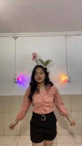 Studio Wear Kaos Kerut Tengah Katun Combed 24s Wanita