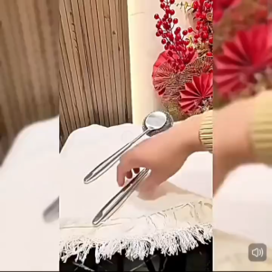 Stainless steel long handle kitchen scrubbing brush with wooden handle for pots and pans. Two styles available.