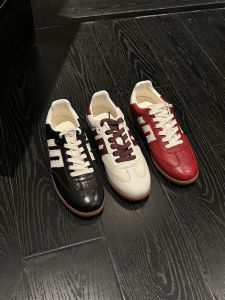 รองเท้าผ้าใบลำลองส้นแบนหนังแท้สีแดง รองเท้าผ้าใบสีขาวแบบลำลองสำหรับผู้หญิง รองเท้าผ้าใบแบบสวมสำหรับผู้หญิงในชีวิตประจำวัน